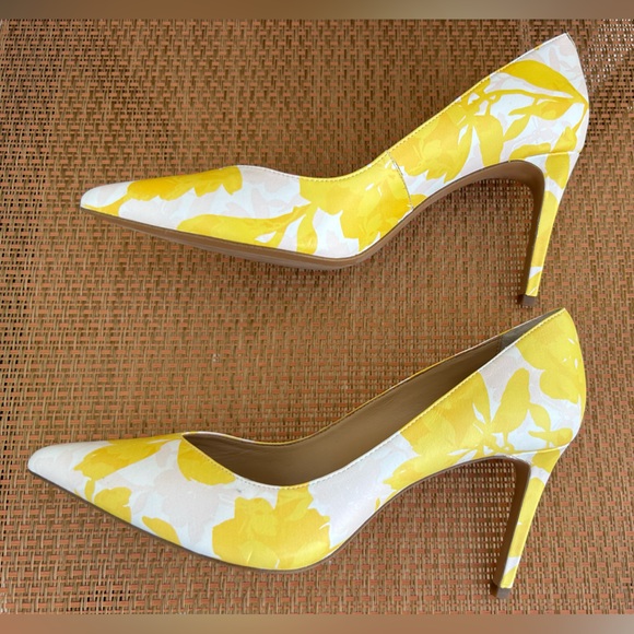 NEW Banana Republic 12 hour Madison yellow Pumps size 9M - Picture 2 of 12